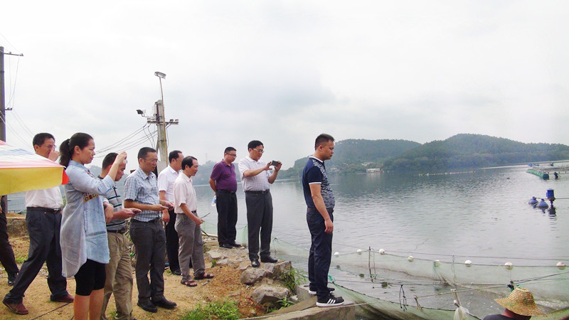 广西自治区政协常委,农业委员副主任梁雨祥及隆林各